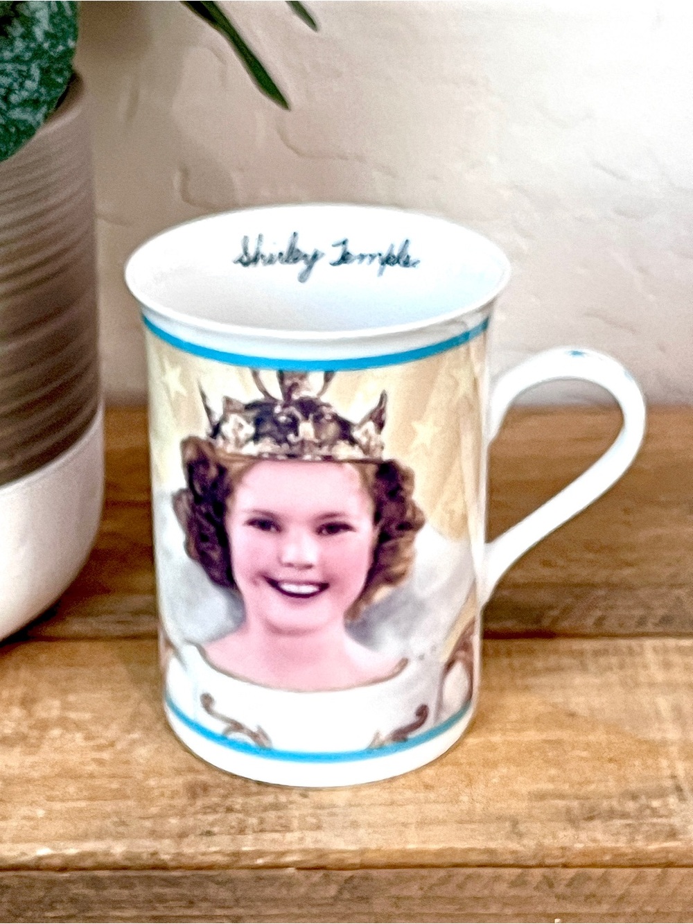 Vintage Danbury Mint Shirley Temple "The Little Princess 1939" Porcelain Mug - Picture 3 of 6